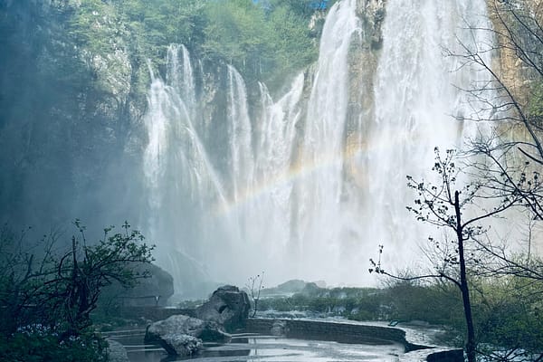Plitvicen kansallispuisto – kaunista luontoa turistimeren keskellä